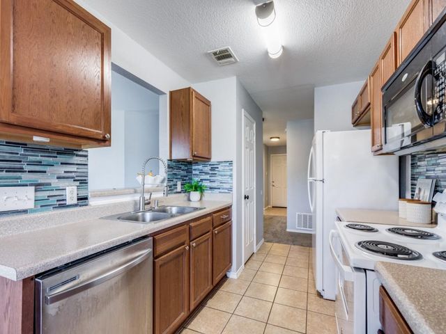 108 Killian LOOP, Hutto, TX 78634