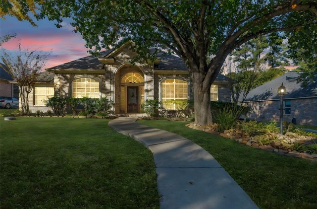 35 W Pines Drive, Montgomery, TX 77356