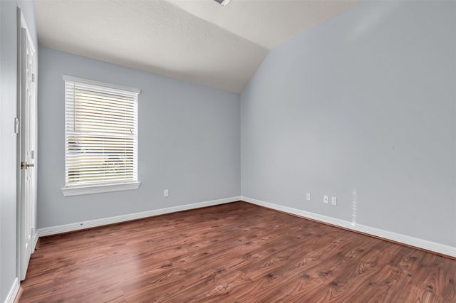 35 W Pines Drive, Montgomery, TX 77356