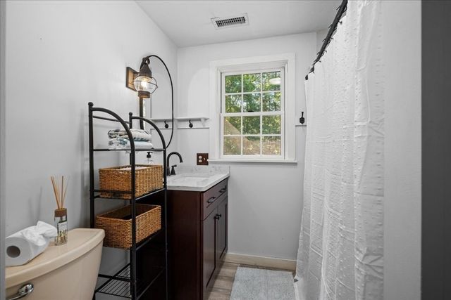 225 E Temple St, Boylston, MA 01505
