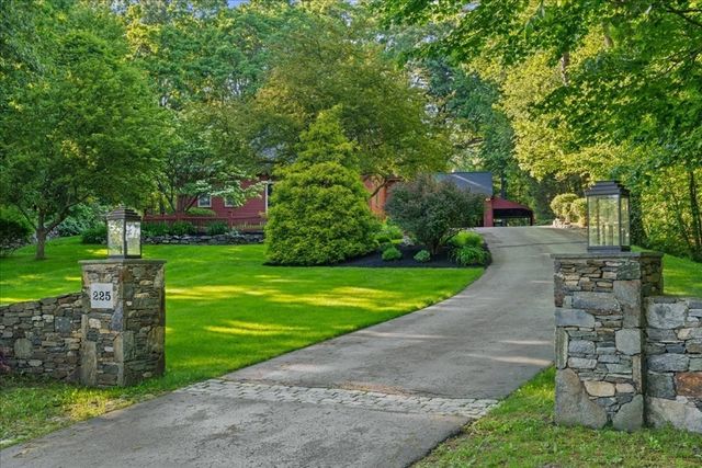225 E Temple St, Boylston, MA 01505