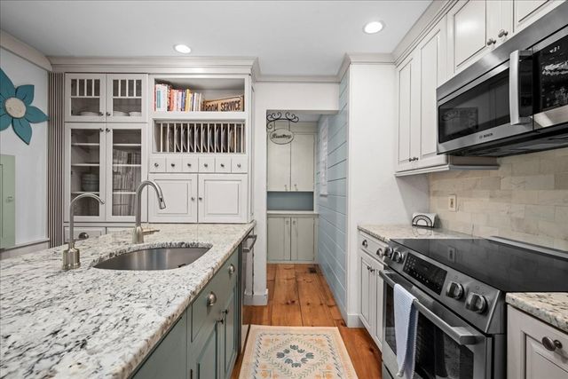 225 E Temple St, Boylston, MA 01505