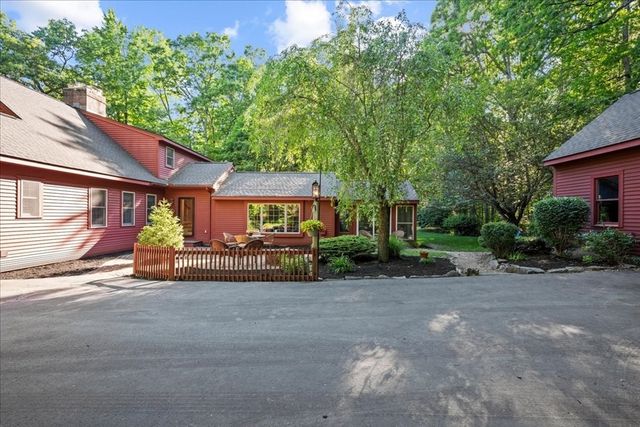 225 E Temple St, Boylston, MA 01505