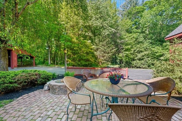 225 E Temple St, Boylston, MA 01505