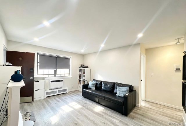 6874 136th St A, Flushing, NY 11367