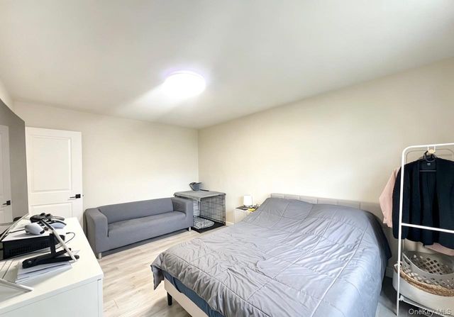 6874 136th St A, Flushing, NY 11367