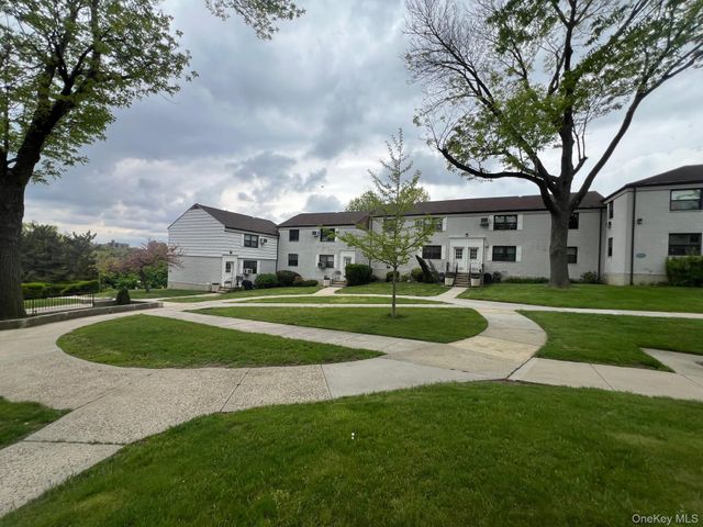 6874 136th St A, Flushing, NY 11367