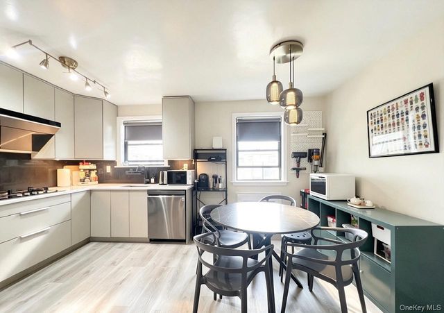 6874 136th St A, Flushing, NY 11367
