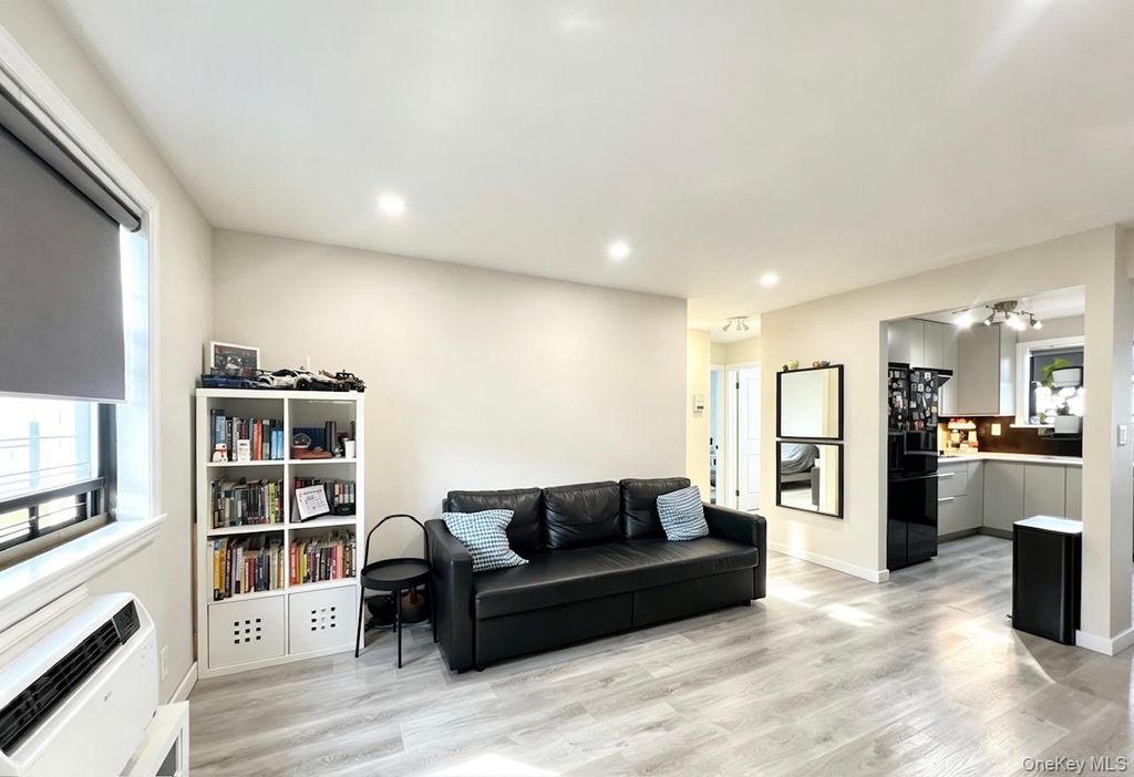 6874 136th St A, Flushing, NY 11367