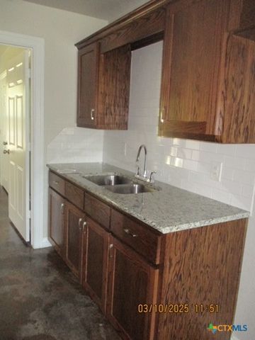 906 S 18th Street, Temple, TX 76501