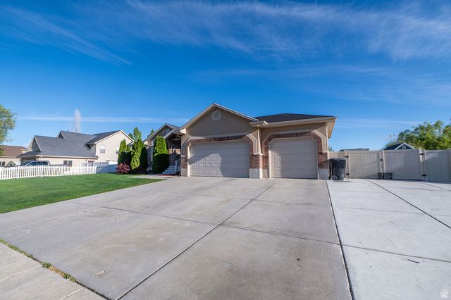 3328 W 1500 N, Clinton, UT 84015