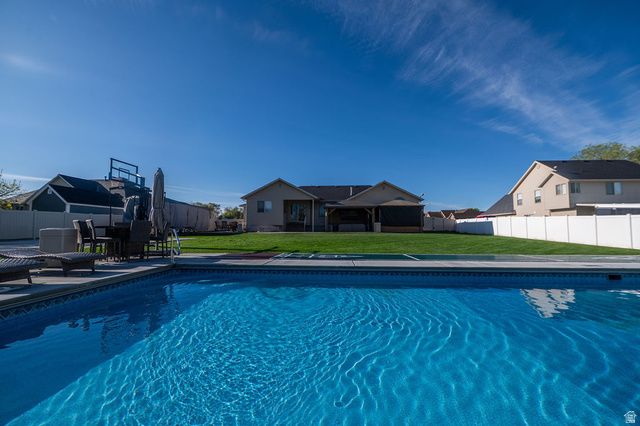 3328 W 1500 N, Clinton, UT 84015