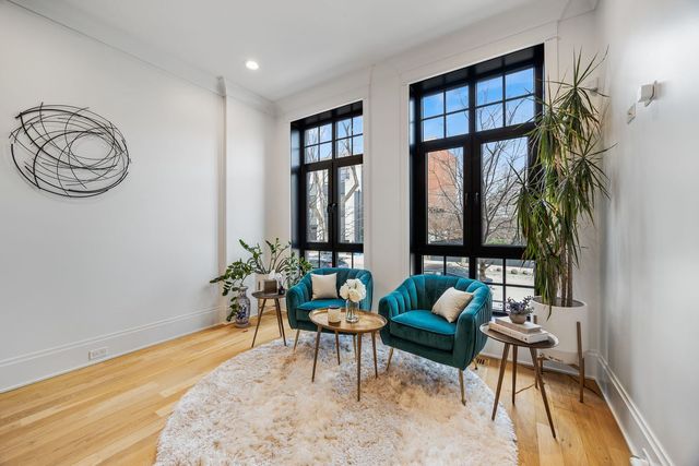 1107 W Chestnut Street 1W, Chicago, IL 60642