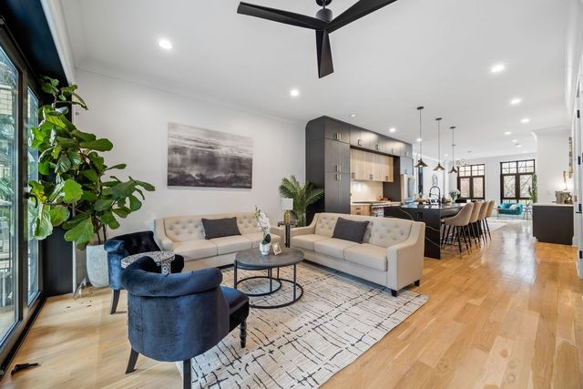 1107 W Chestnut Street 1W, Chicago, IL 60642