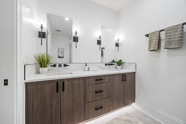 1107 W Chestnut Street 1W, Chicago, IL 60642