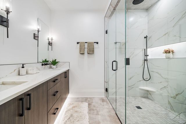 1107 W Chestnut Street 1W, Chicago, IL 60642