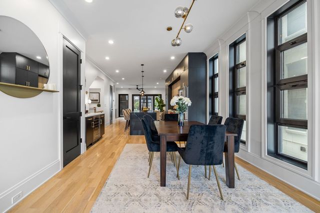 1107 W Chestnut Street 1W, Chicago, IL 60642