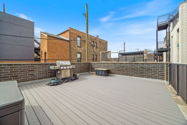 1107 W Chestnut Street 1W, Chicago, IL 60642