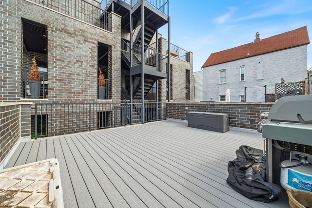 1107 W Chestnut Street 1W, Chicago, IL 60642