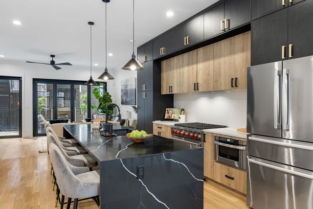 1107 W Chestnut Street 1W, Chicago, IL 60642