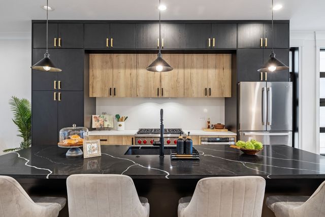 1107 W Chestnut Street 1W, Chicago, IL 60642