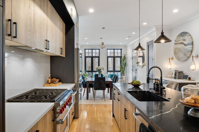 1107 W Chestnut Street 1W, Chicago, IL 60642