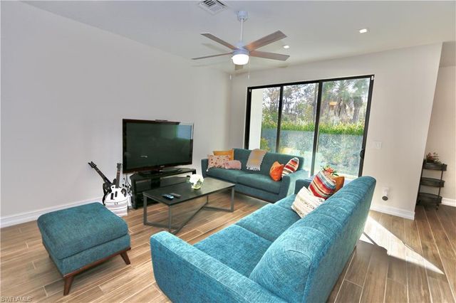 7352 Rockefeller DR, Naples, FL 34119