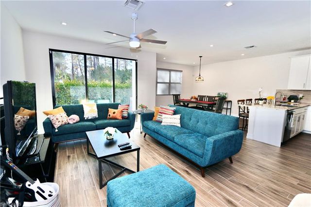 7352 Rockefeller DR, Naples, FL 34119