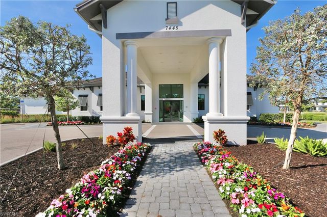 7352 Rockefeller DR, Naples, FL 34119