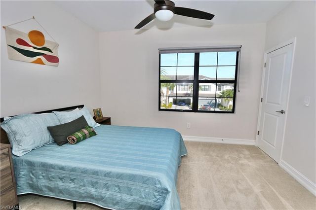 7352 Rockefeller DR, Naples, FL 34119