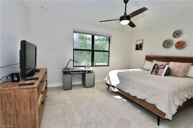 7352 Rockefeller DR, Naples, FL 34119