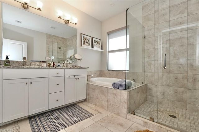 7352 Rockefeller DR, Naples, FL 34119