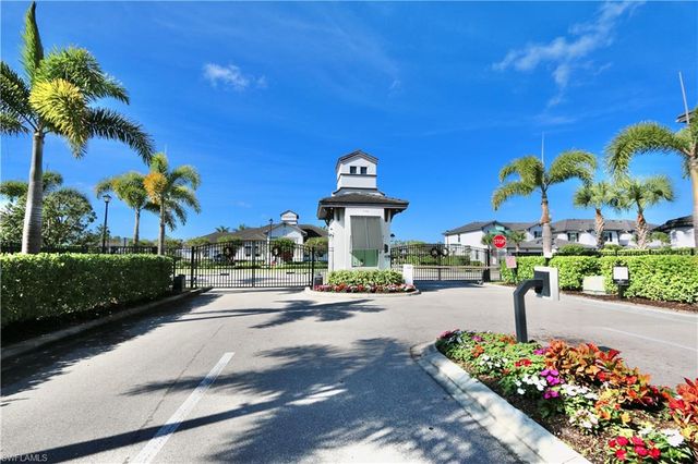 7352 Rockefeller DR, Naples, FL 34119