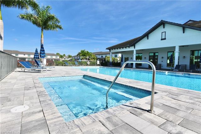 7352 Rockefeller DR, Naples, FL 34119