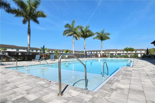 7352 Rockefeller DR, Naples, FL 34119