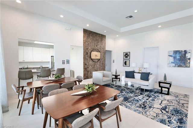 7352 Rockefeller DR, Naples, FL 34119