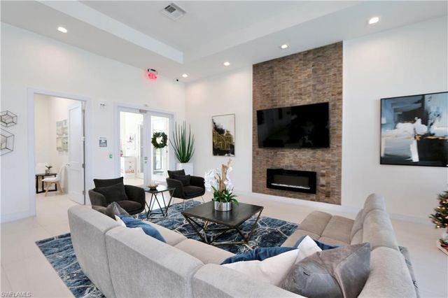 7352 Rockefeller DR, Naples, FL 34119