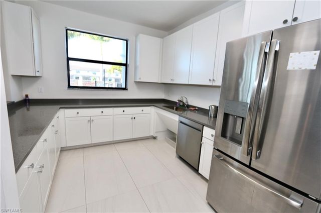 7352 Rockefeller DR, Naples, FL 34119