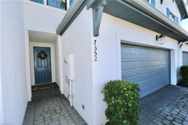 7352 Rockefeller DR, Naples, FL 34119
