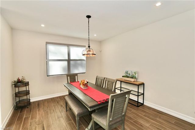 7352 Rockefeller DR, Naples, FL 34119