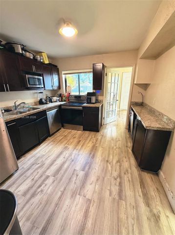 36 Miami Gardens Rd, West Park, FL 33023