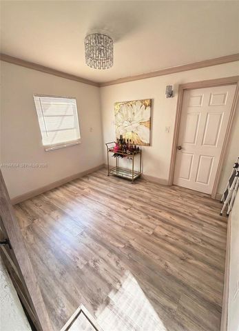 36 Miami Gardens Rd, West Park, FL 33023