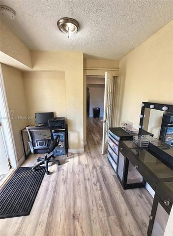 36 Miami Gardens Rd, West Park, FL 33023