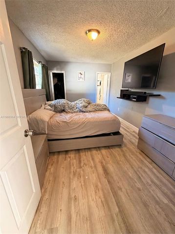 36 Miami Gardens Rd, West Park, FL 33023