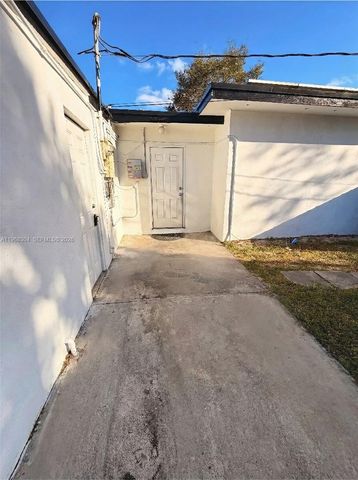 36 Miami Gardens Rd, West Park, FL 33023