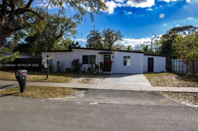 36 Miami Gardens Rd, West Park, FL 33023