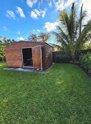 36 Miami Gardens Rd, West Park, FL 33023