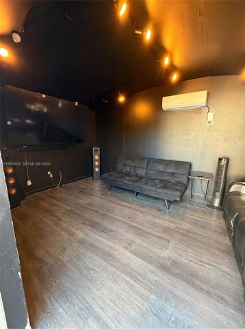 36 Miami Gardens Rd, West Park, FL 33023