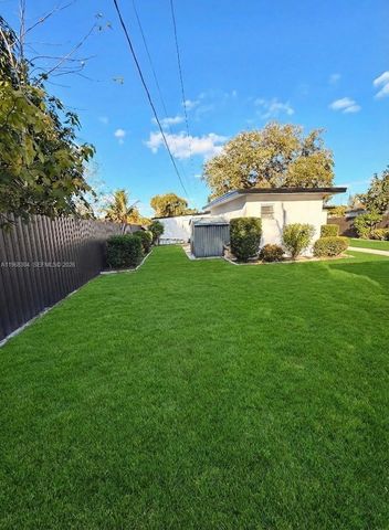 36 Miami Gardens Rd, West Park, FL 33023