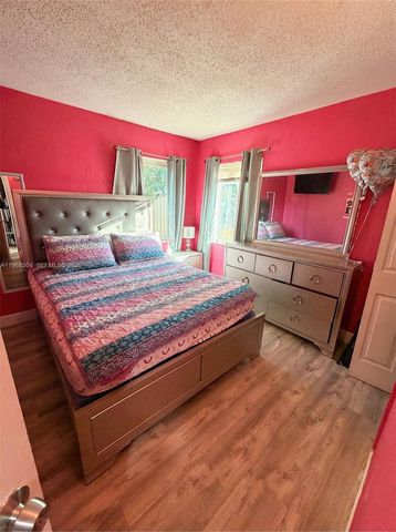 36 Miami Gardens Rd, West Park, FL 33023